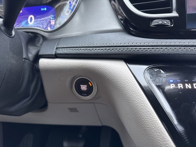 Used 2024 Chrysler Pacifica Select image 16