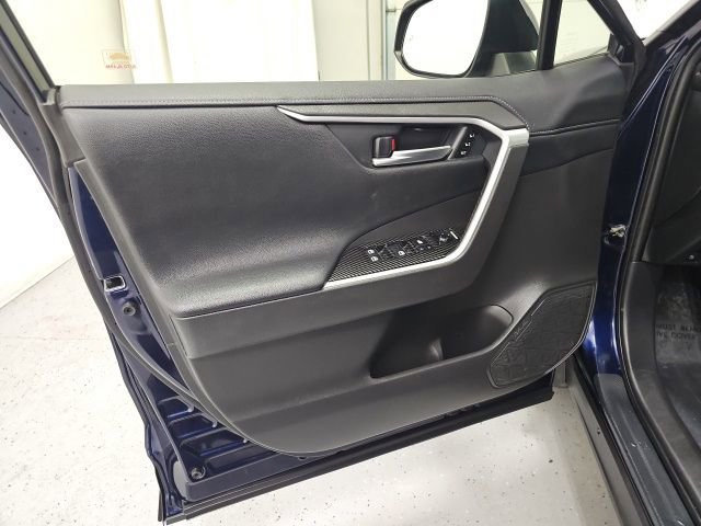 Used 2020 Toyota RAV4 Limited image 11