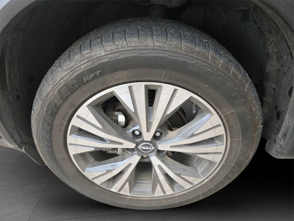 Used 2023 Nissan Rogue SV image 34