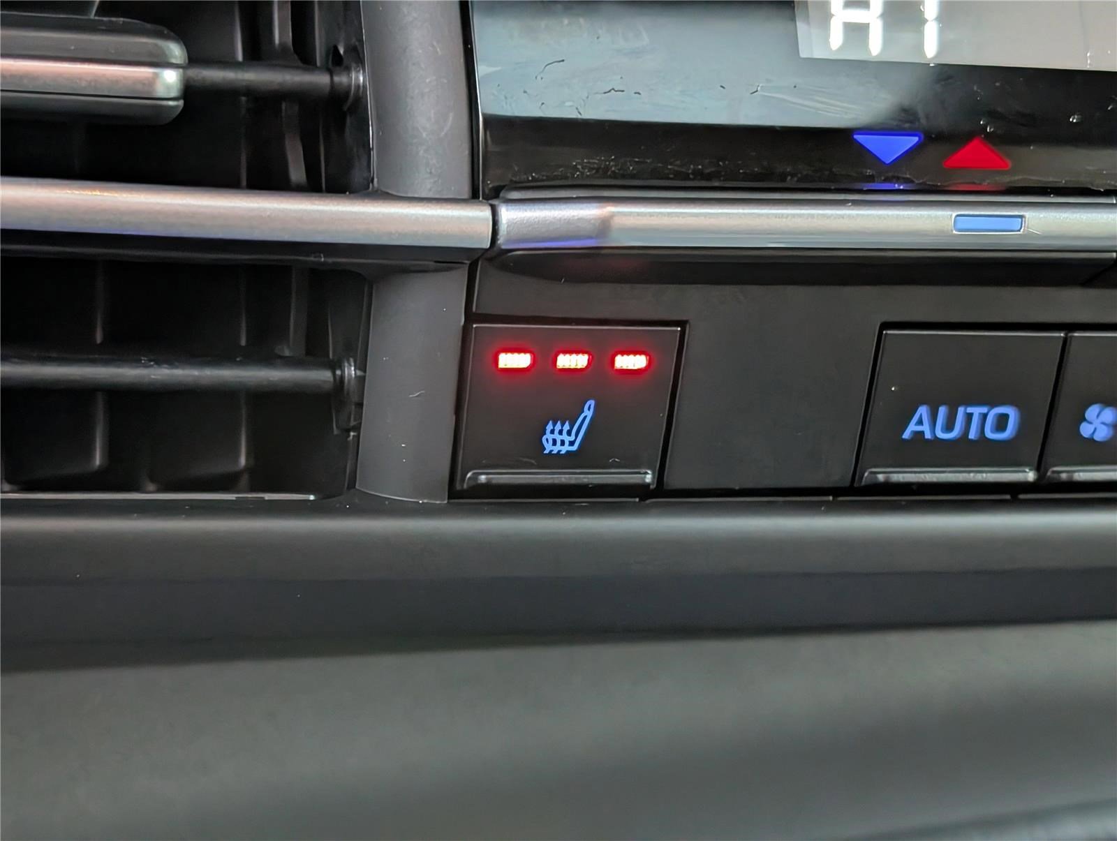 Used 2024 Toyota Sienna XSE w/ XSE Plus Package image 28