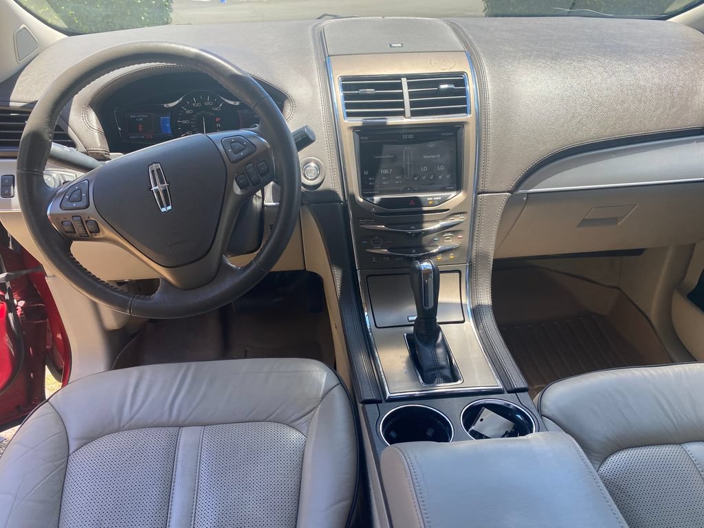 Used 2014 Lincoln MKX FWD w/ Equipment Group 102A image 30