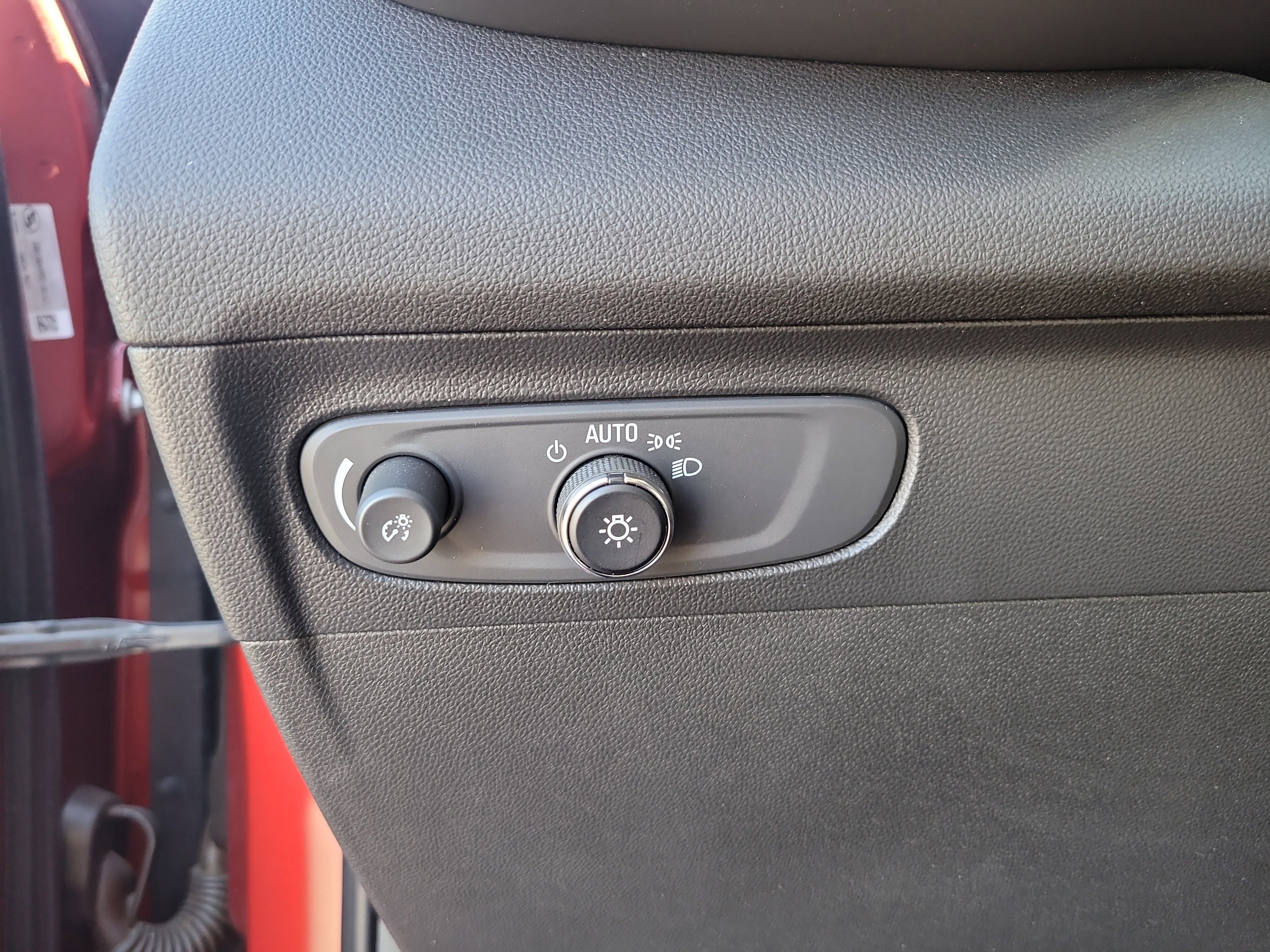 Used 2021 Buick Envision Essence w/ Sport Touring Package image 31