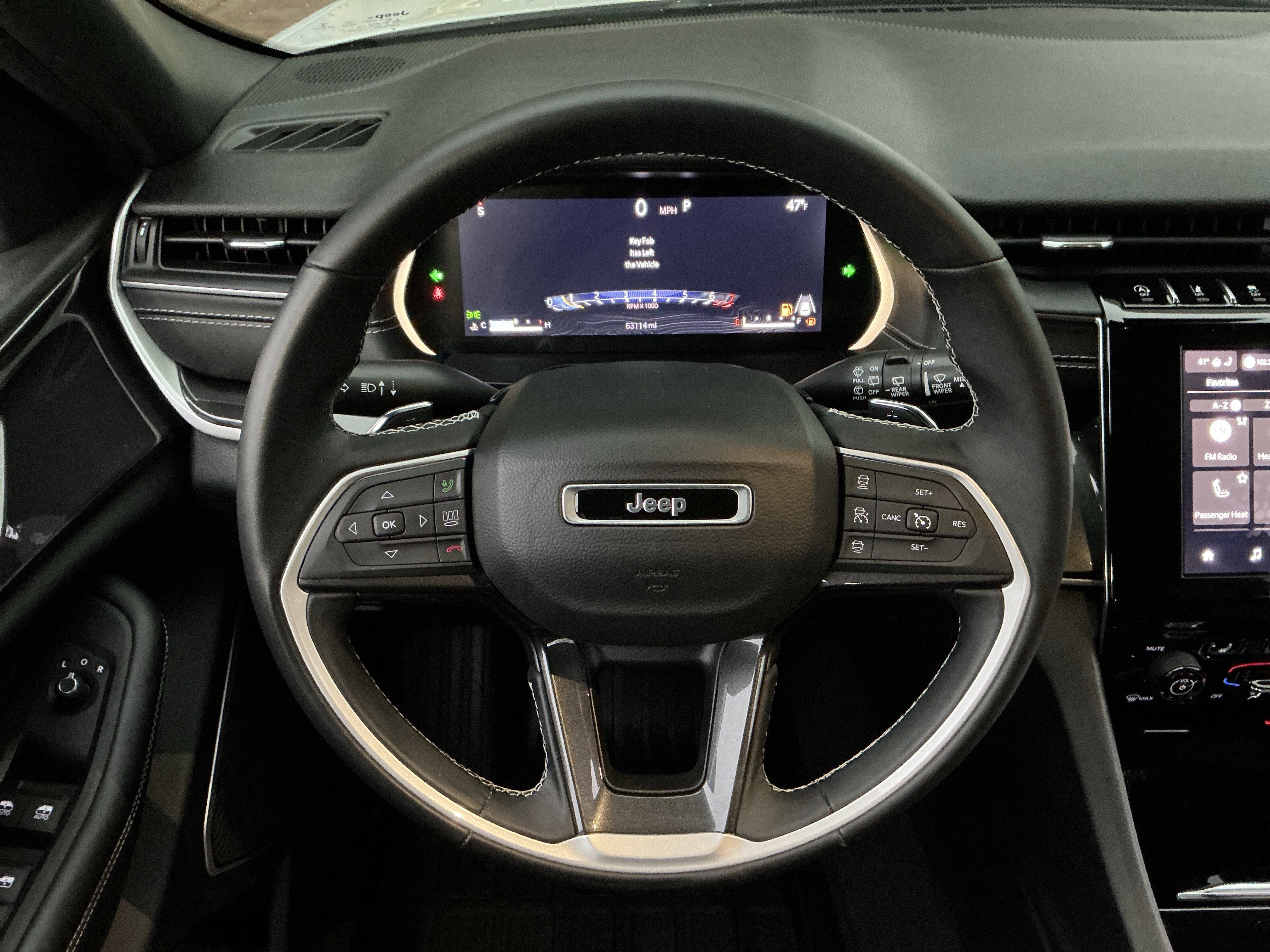 Used 2022 Jeep Grand Cherokee L Laredo image 5