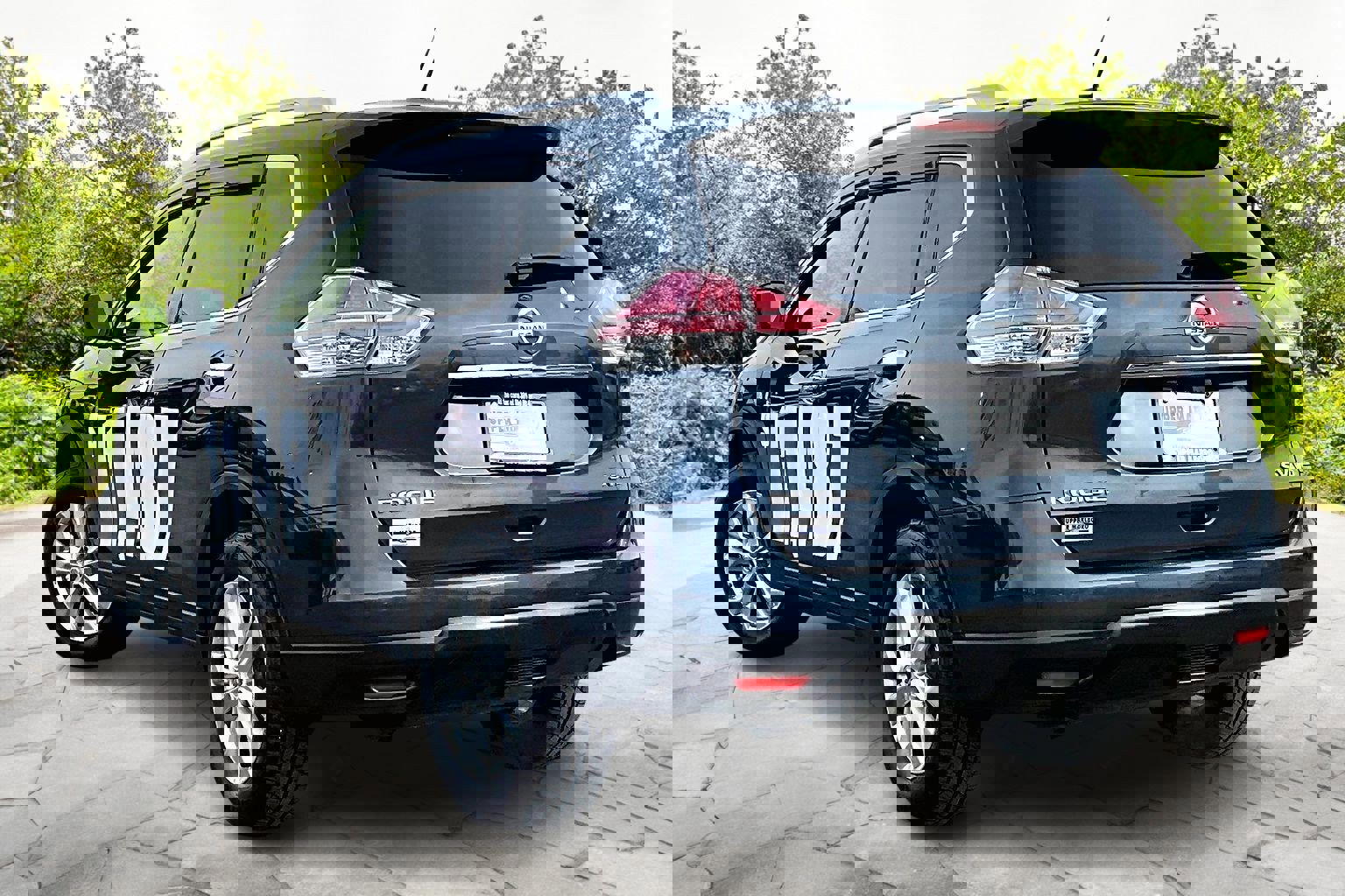 Used 2016 Nissan Rogue SV w/ SV Premium Package image 2