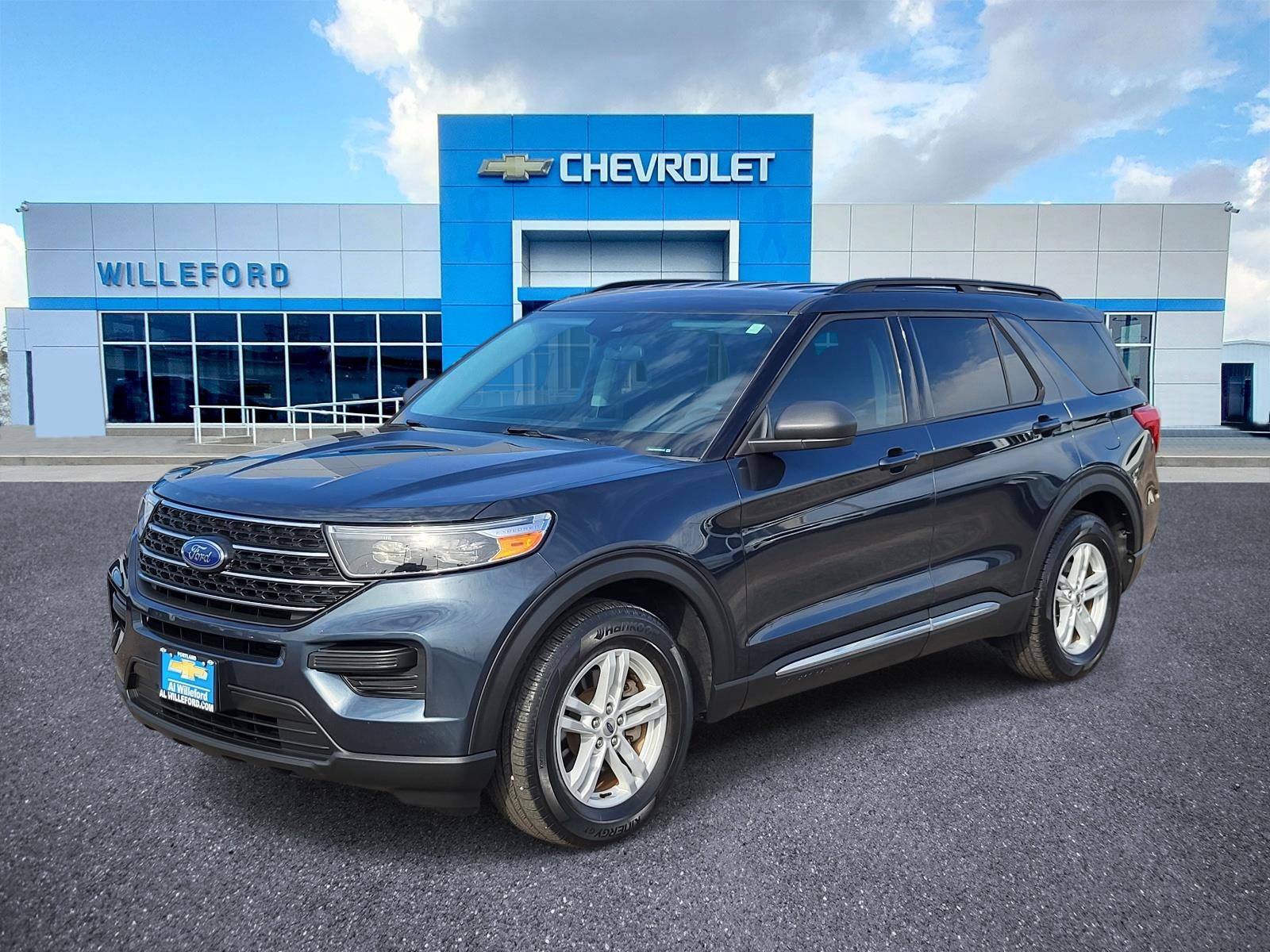 Used 2023 Ford Explorer XLT image 1