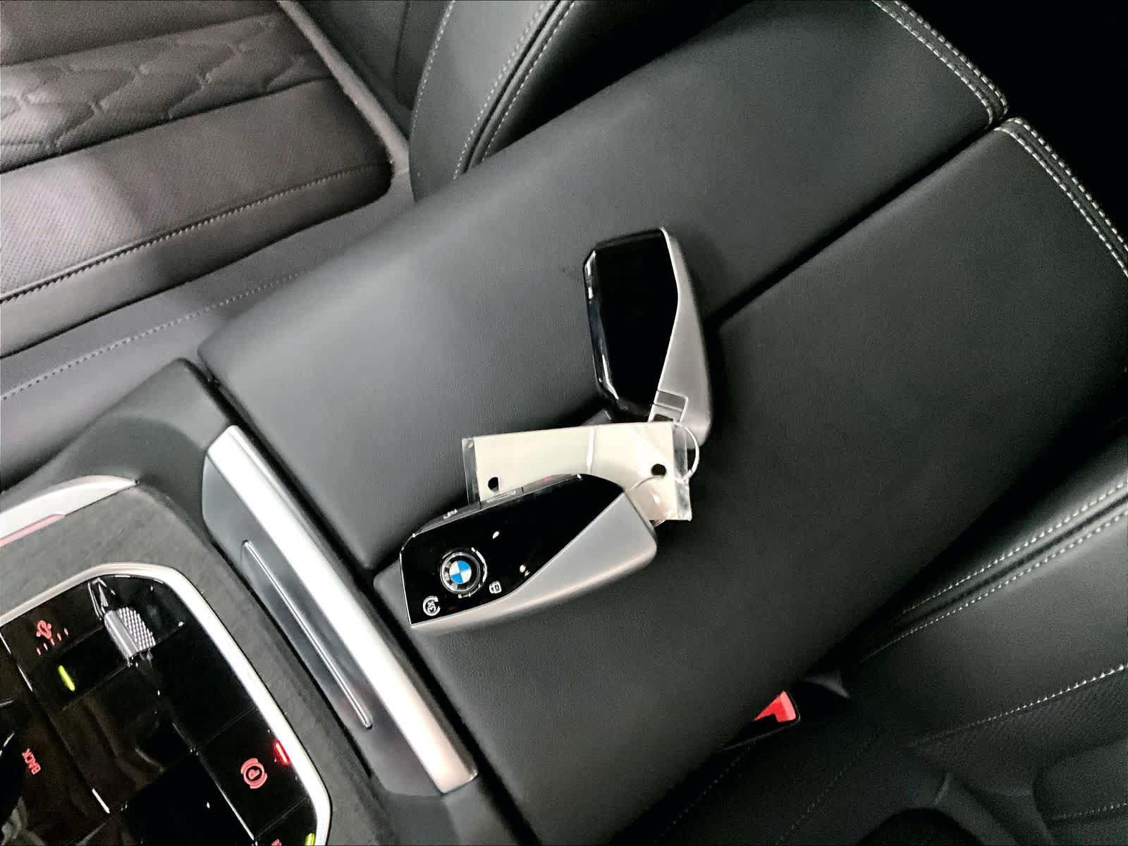 Used 2025 BMW ALPINA XB7 AWD/4WD image 14