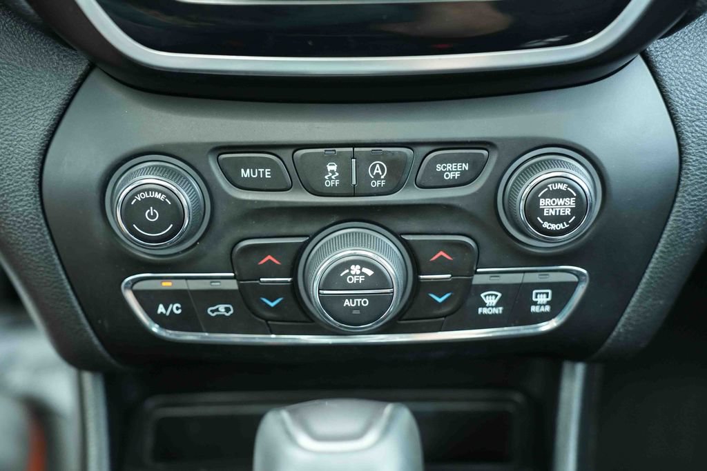 Used 2021 Jeep Cherokee Limited AWD/4WD image 38