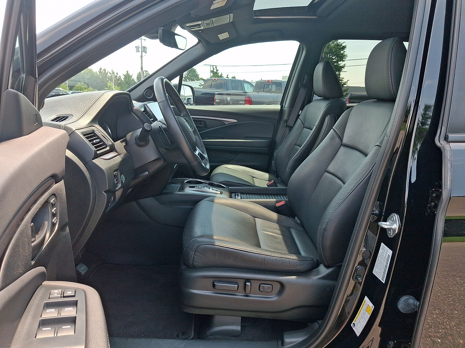 Used 2023 Honda Passport EX-L image 2