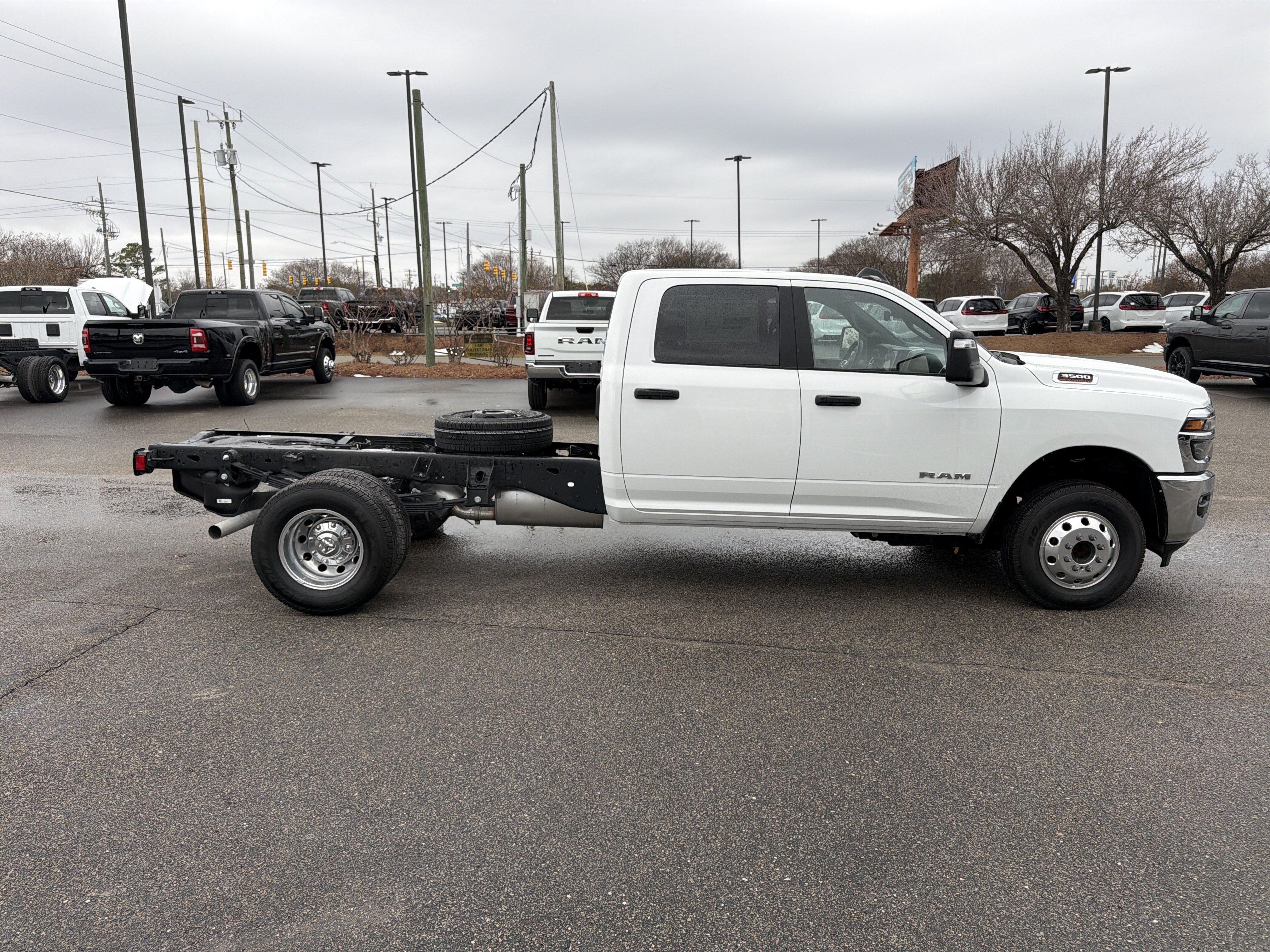 Used 2025 RAM 3500 Big Horn AWD/4WD image 9