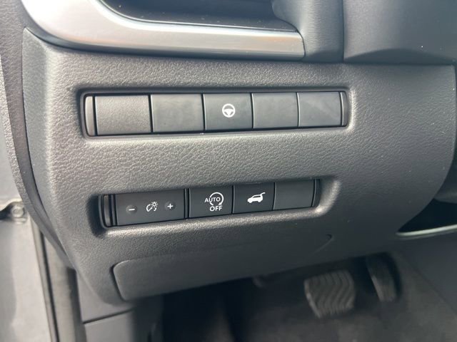 Used 2024 Nissan Rogue SV image 8