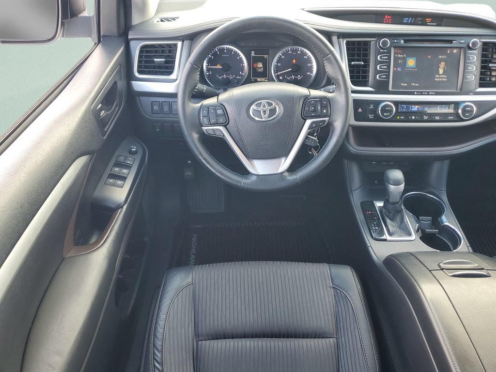 Used 2018 Toyota Highlander Plus FWD image 12