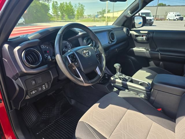 Used 2020 Toyota Tacoma TRD Sport AWD/4WD image 12