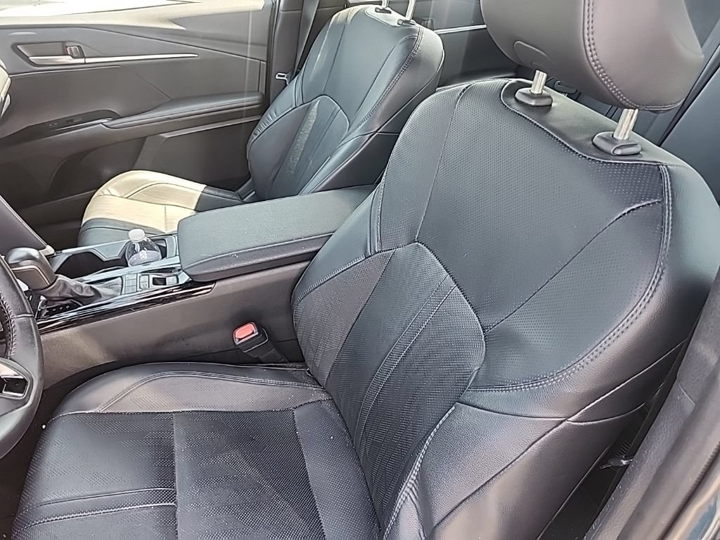 Used 2025 Toyota Camry XSE FWD image 7