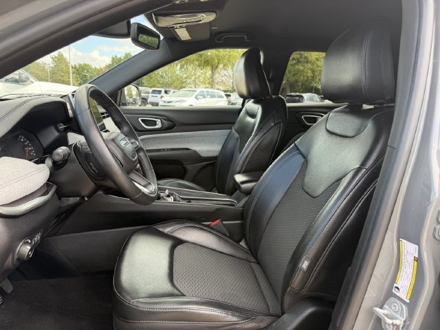 Used 2023 Jeep Compass Latitude w/ Convenience Group AWD/4WD image 24