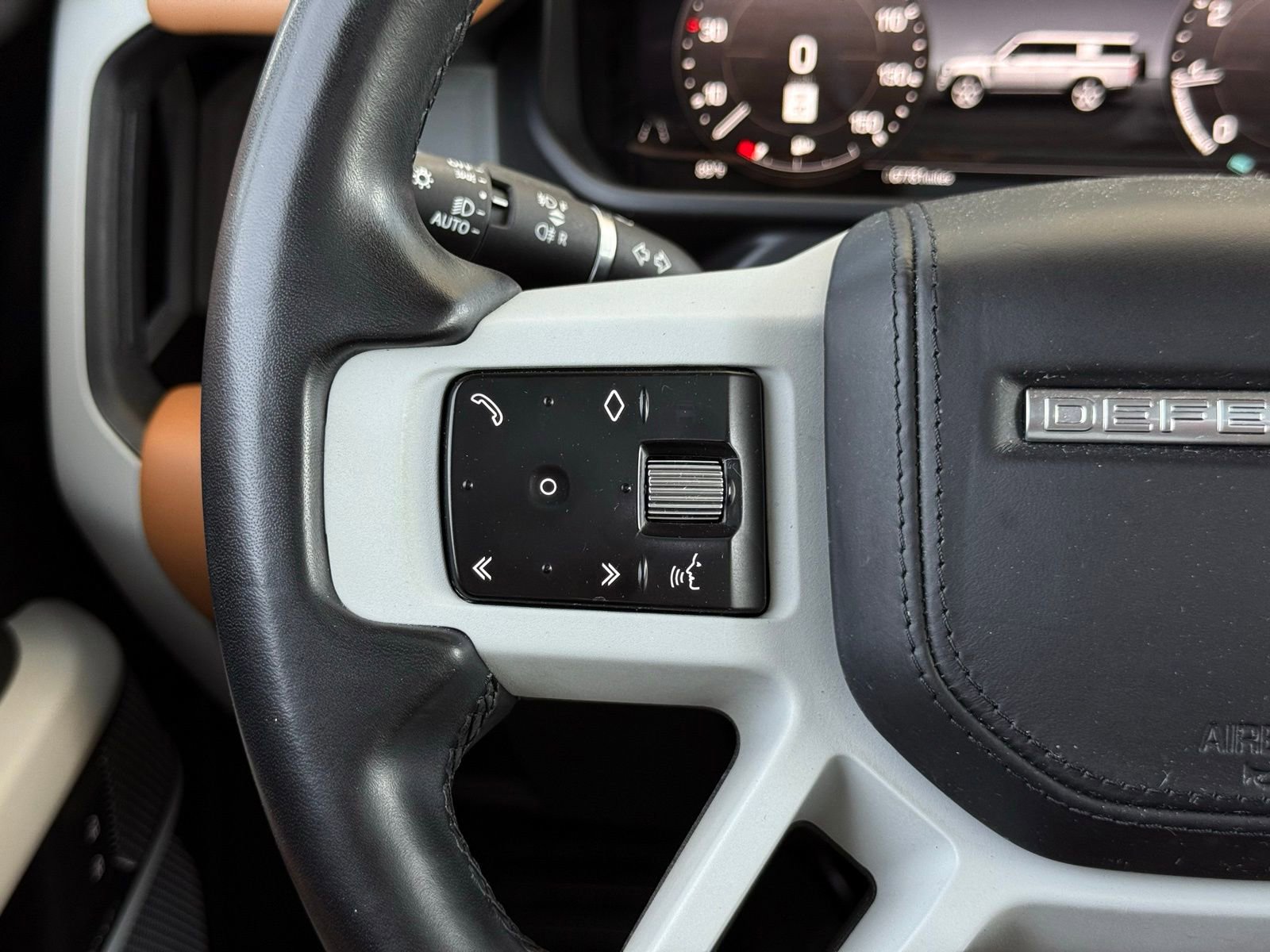 Used 2023 Land Rover Defender 130 First Edition AWD/4WD image 40