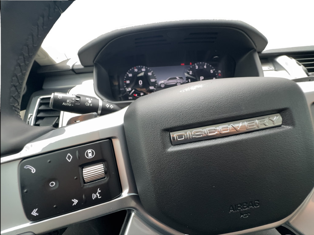 Used 2025 Land Rover Discovery Dynamic SE AWD/4WD image 47