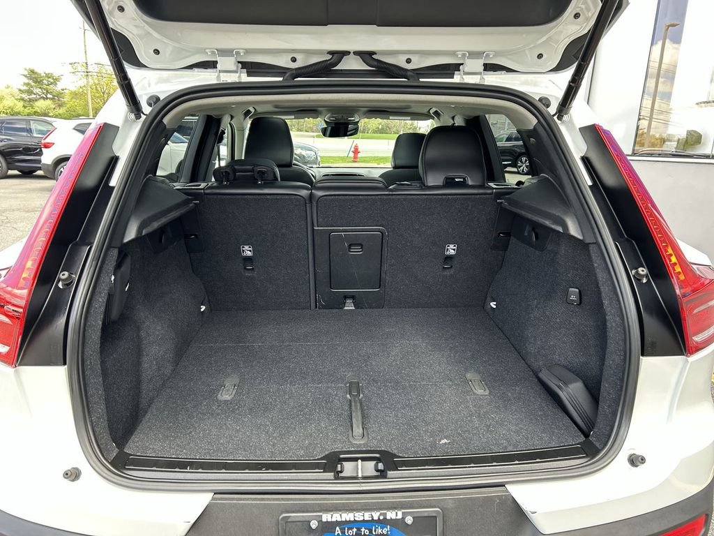 Certified 2023 Volvo XC40 B5 Plus w/ Driver Assist Package image 27