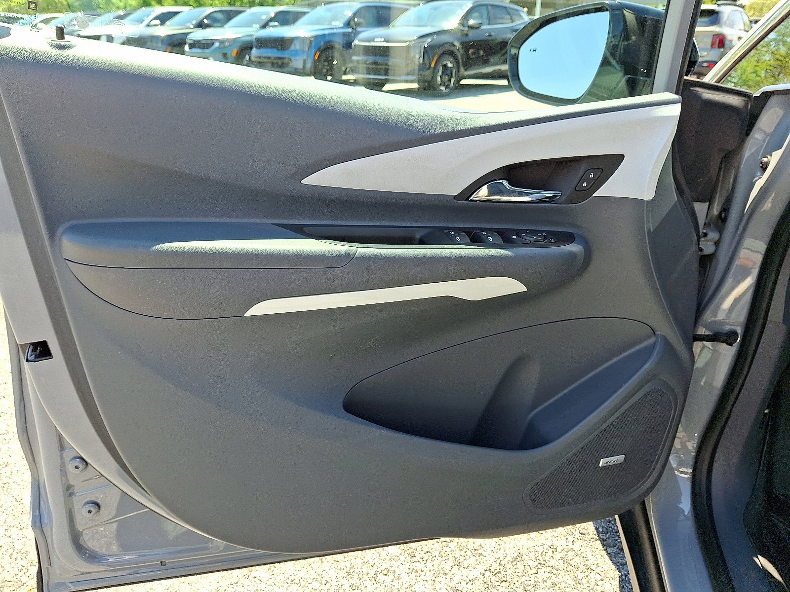 Used 2020 Chevrolet Bolt Premier w/ Infotainment Package FWD image 14