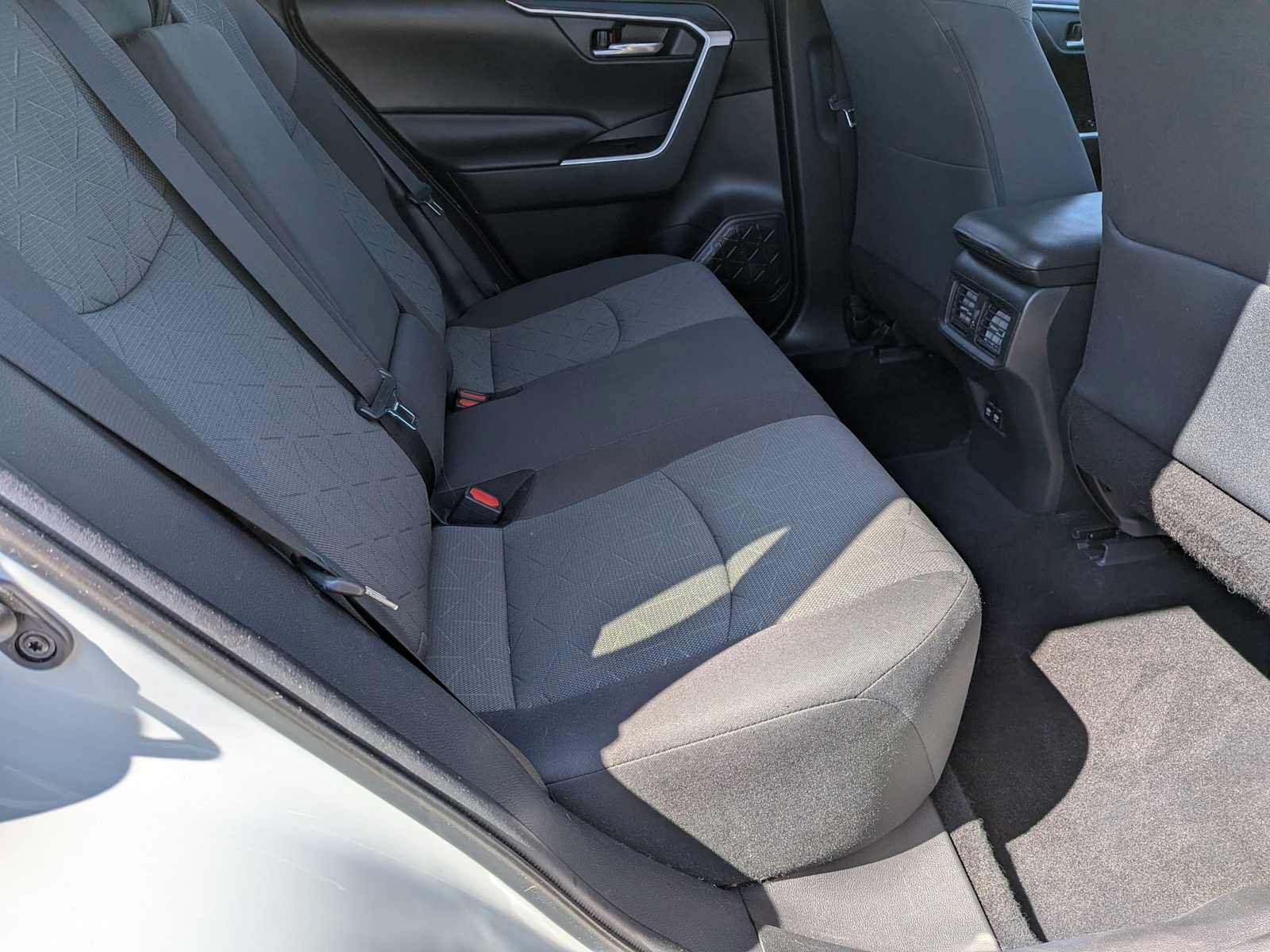 Used 2020 Toyota RAV4 XLE AWD/4WD image 19