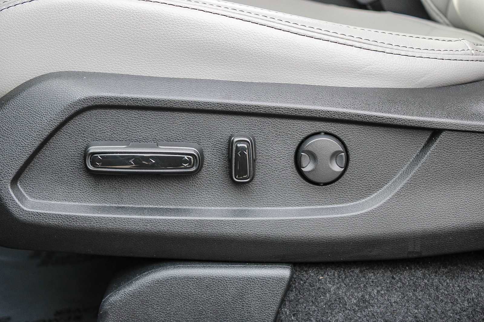 Certified 2025 Honda Pilot Touring image 21