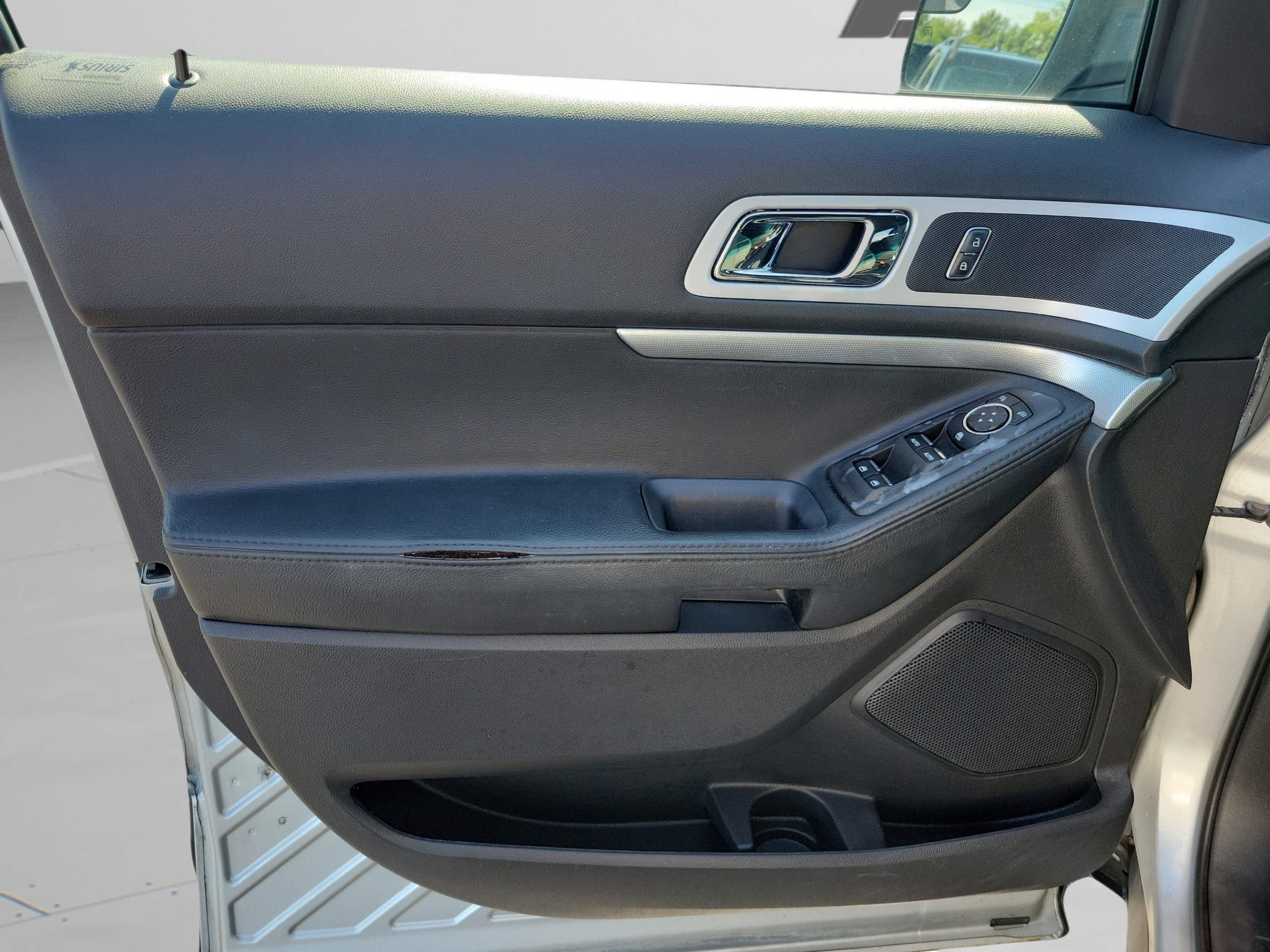 Used 2014 Ford Explorer XLT w/ Equipment Group 201A FWD image 17
