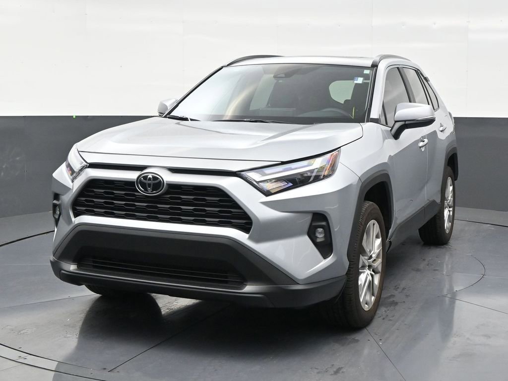 Used 2025 Toyota RAV4 XLE Premium image 8