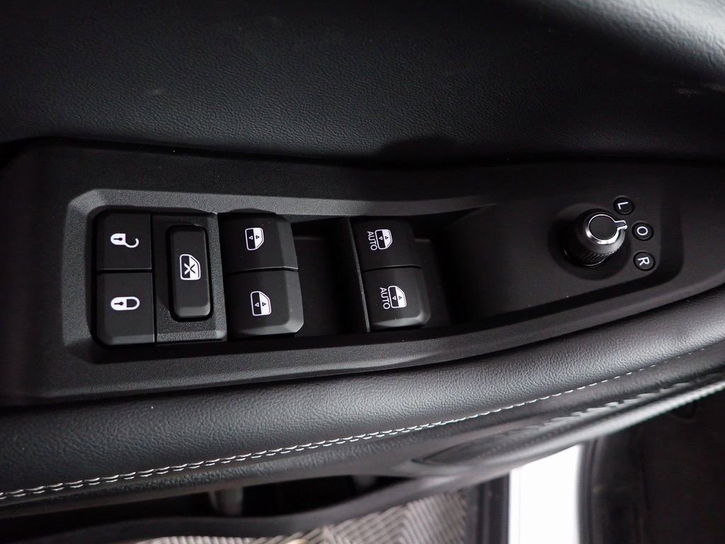 New 2025 Jeep Grand Cherokee Limited w/ Black Appearance Package image 24