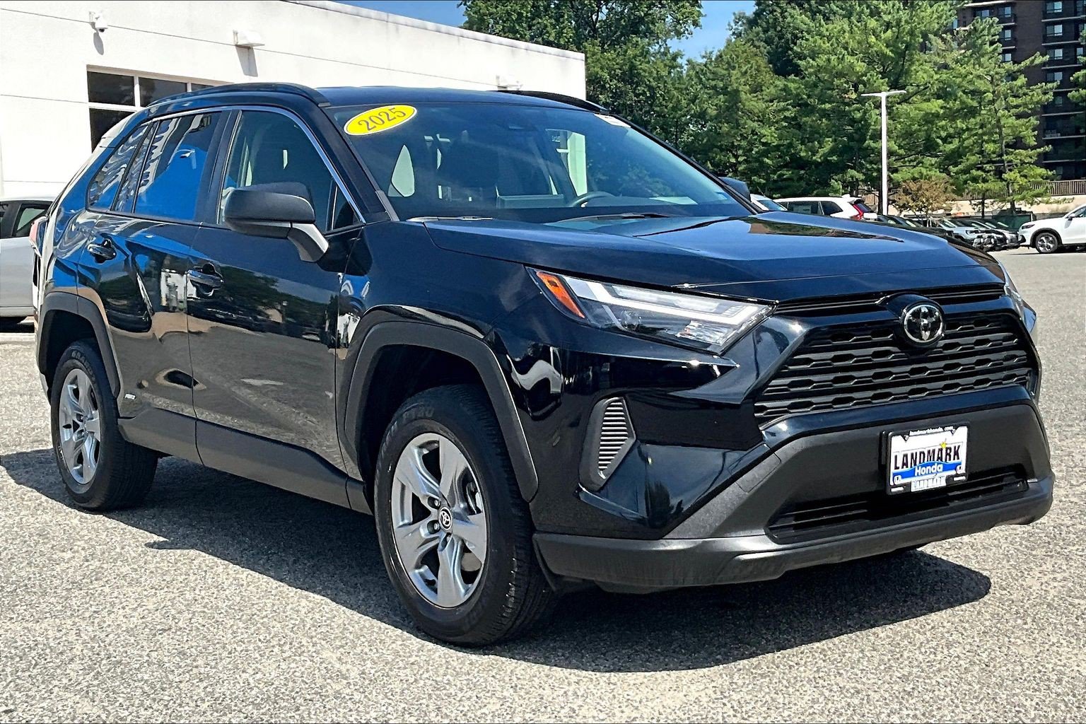 Used 2025 Toyota RAV4 LE AWD/4WD image 11