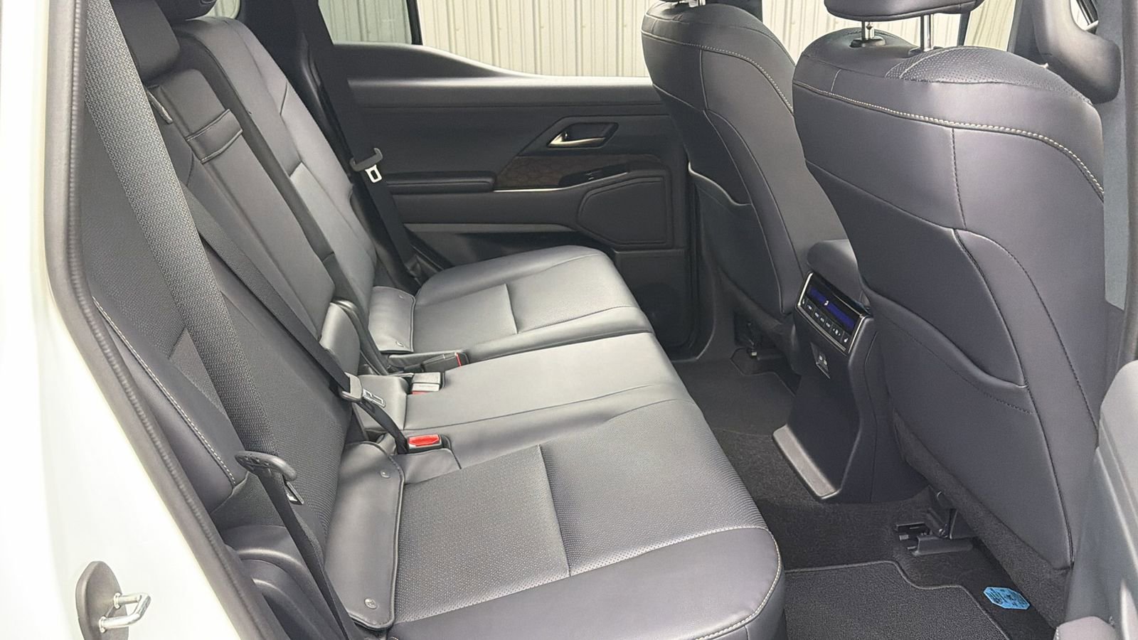 Used 2025 Lexus GX 550 w/ Accessory Package (Z1) image 38