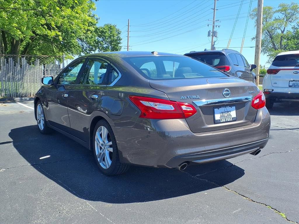 Used 2016 Nissan Altima 3.5 SL FWD image 2
