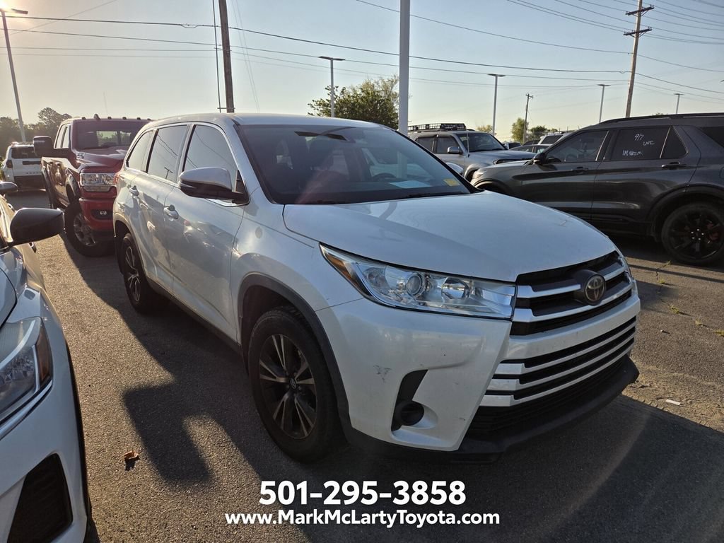 Used 2019 Toyota Highlander LE FWD image 3