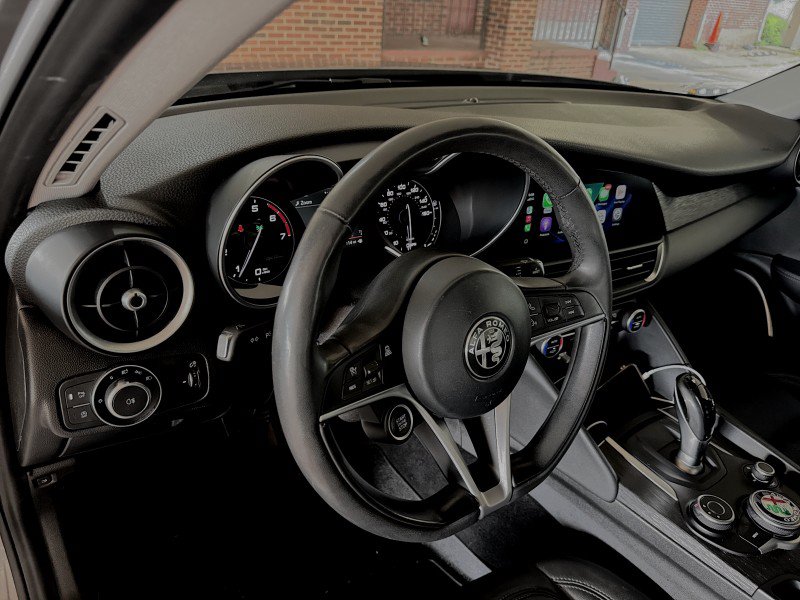 Used 2019 Alfa Romeo Giulia AWD image 16