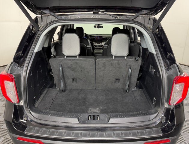 Used 2023 Ford Explorer XLT w/ Equipment Group 202A RWD image 8