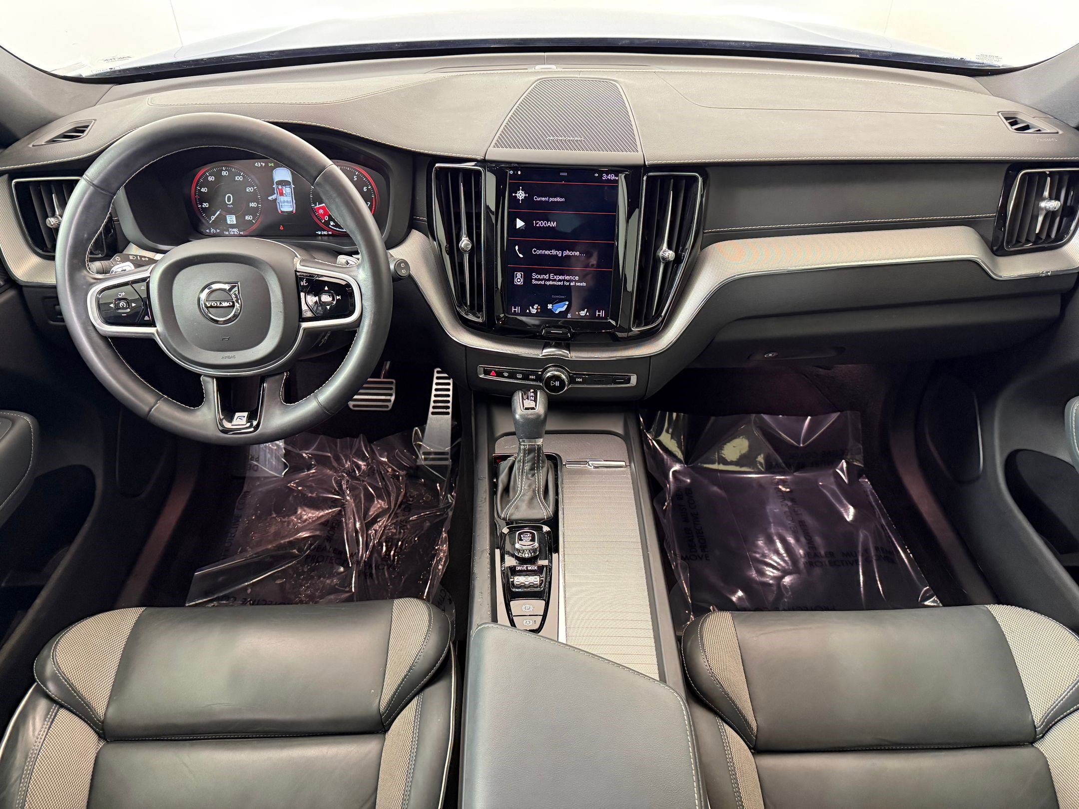 Used 2020 Volvo XC60 T5 R-Design image 16