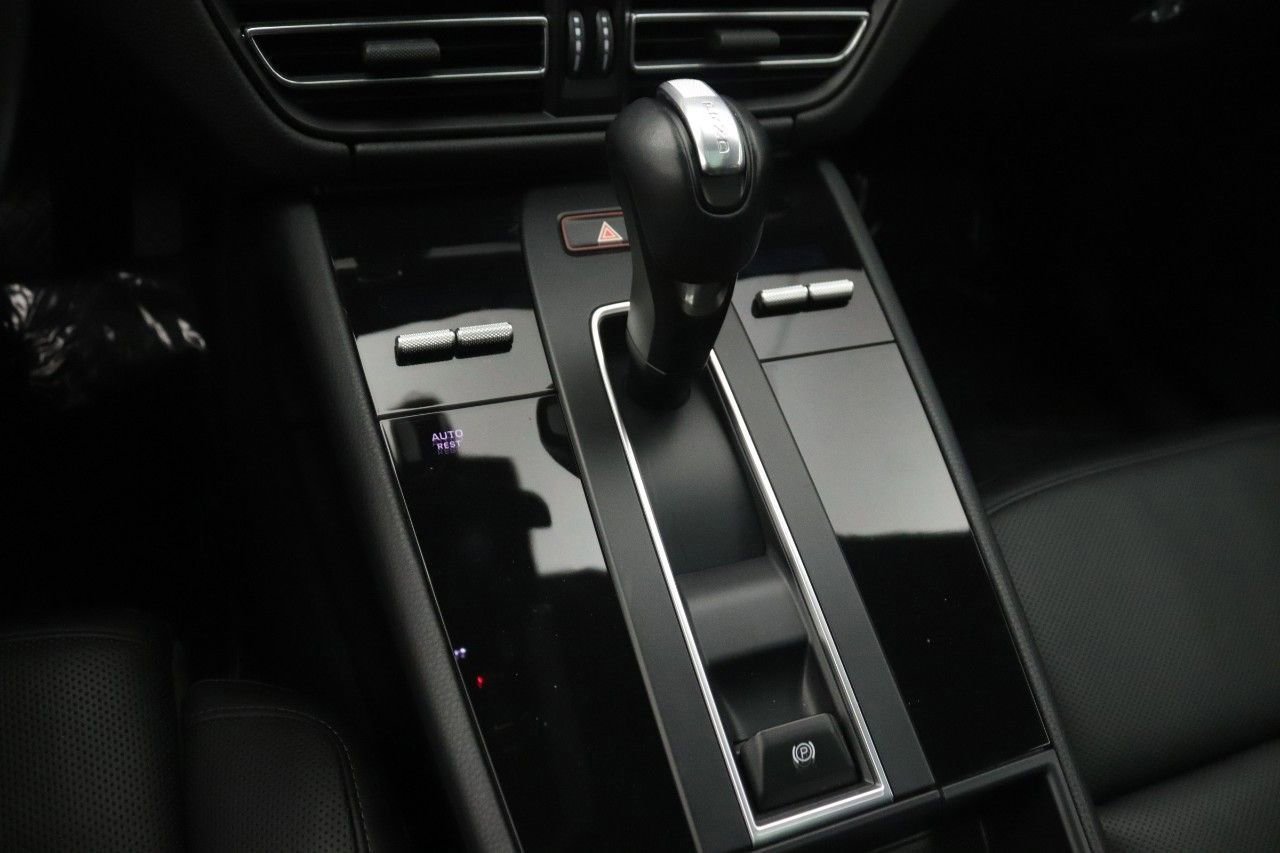 Used 2023 Porsche Macan Turbo image 18