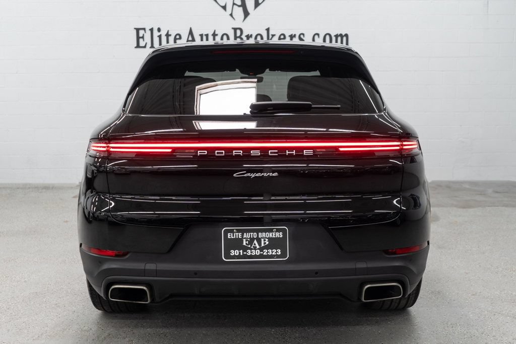 Used 2024 Porsche Cayenne AWD/4WD image 4