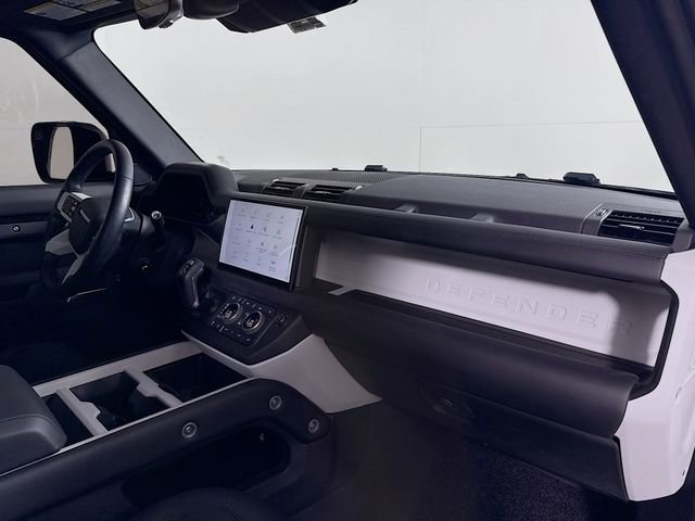 Certified 2025 Land Rover Defender 130 X-Dynamic SE AWD/4WD image 31
