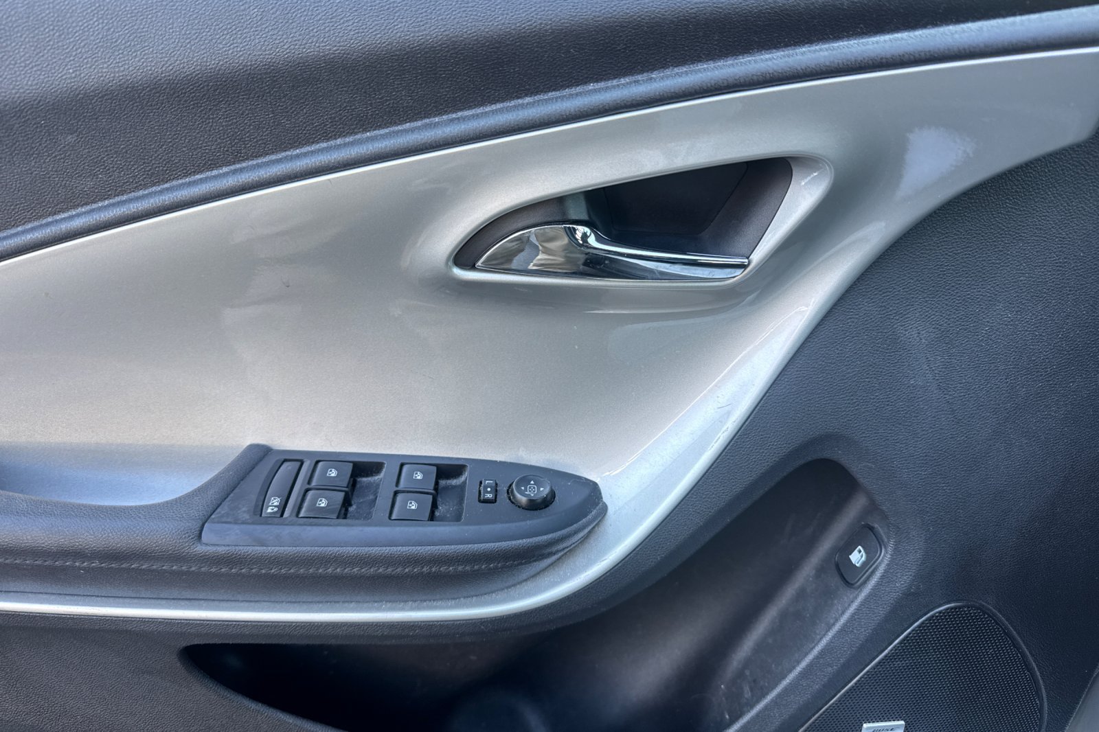 Used 2015 Chevrolet Volt Premium w/ Premium Trim Package FWD image 12