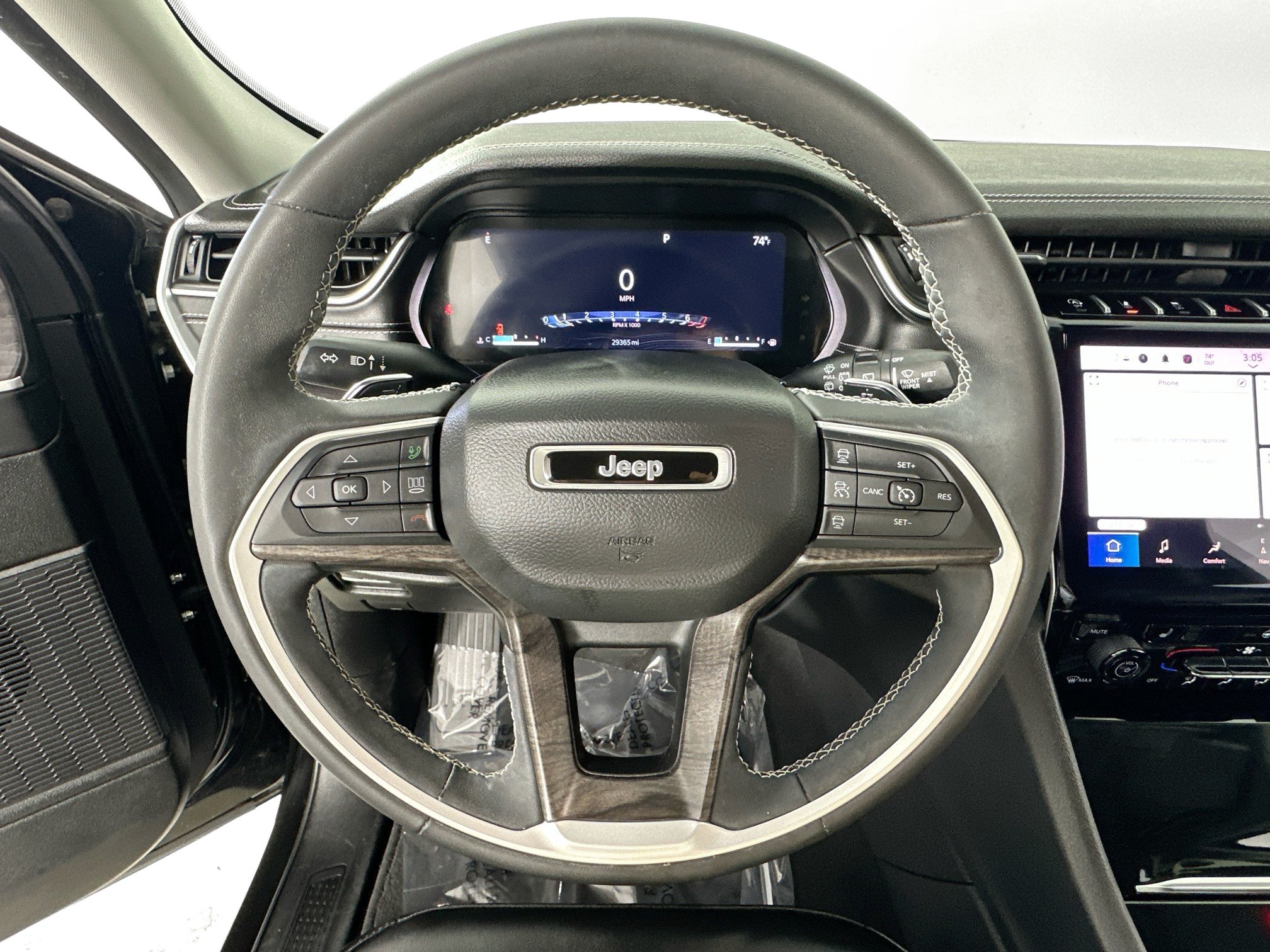 Used 2023 Jeep Grand Cherokee L Limited RWD image 11