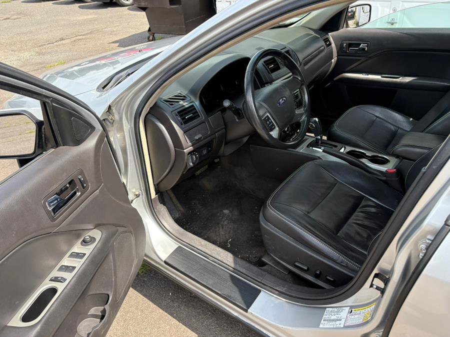 Used 2011 Ford Fusion SEL image 5