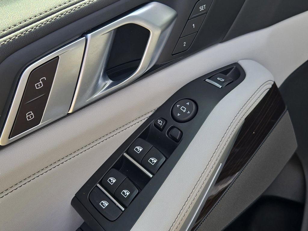 Used 2024 BMW X5 sDrive40i w/ Executive Package image 16