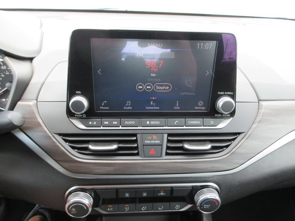 Used 2024 Nissan Altima 2.5 SV FWD image 27