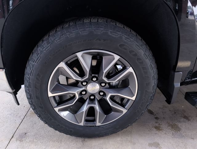 Used 2022 Chevrolet Silverado 1500 LT AWD/4WD image 24