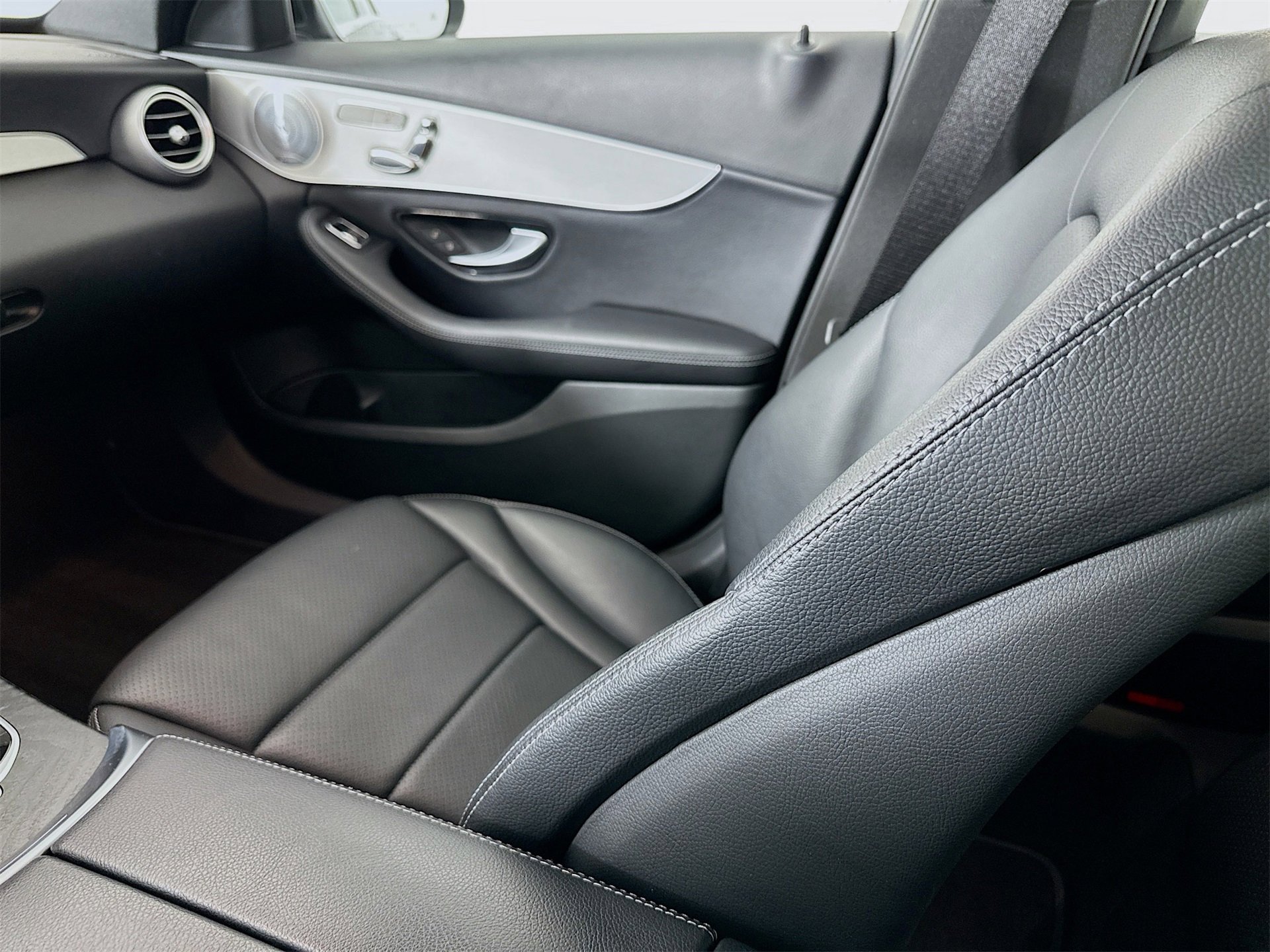 Used 2021 Mercedes-Benz C 300 Sedan image 25