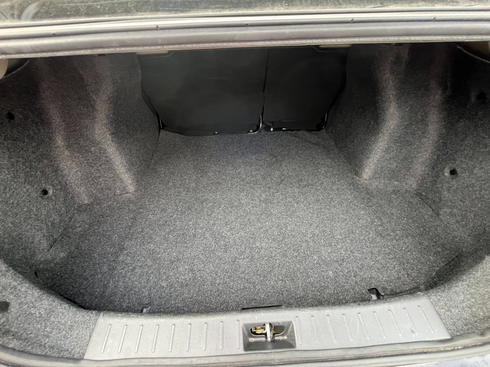 Used 2025 Nissan Versa SV FWD image 30