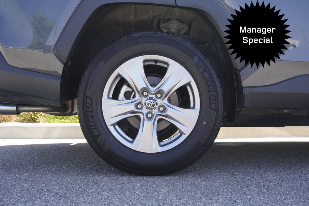 Used 2025 Toyota RAV4 XLE AWD/4WD image 34