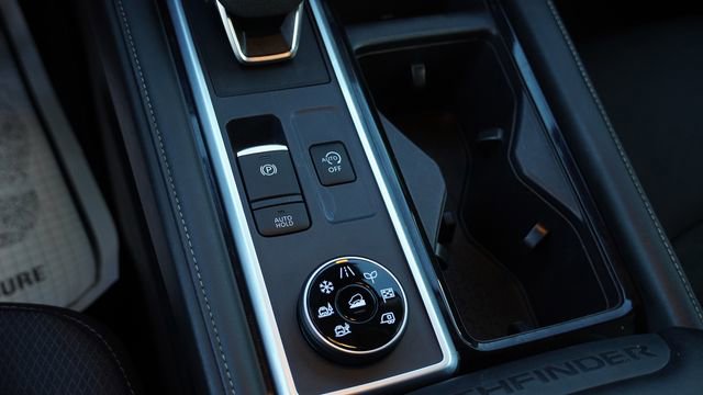 Used 2024 Nissan Pathfinder SV image 28