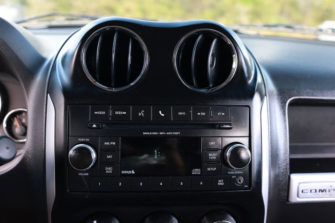 Used 2016 Jeep Compass Latitude image 31