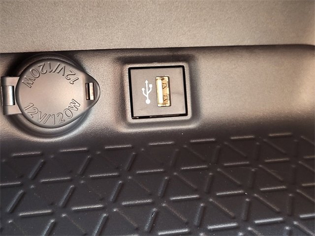 Used 2025 Toyota RAV4 XLE image 28