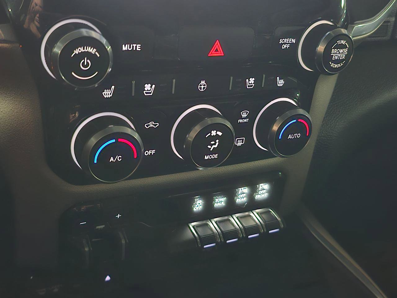 Used 2019 RAM 1500 Laramie w/ Sport Appearance Package image 40